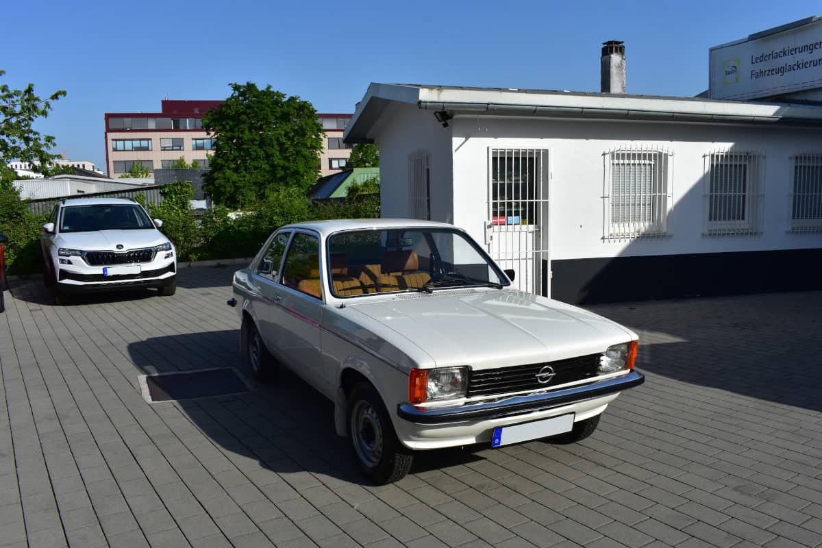 Opel_kadett_C_Innenausstattung_lackierung